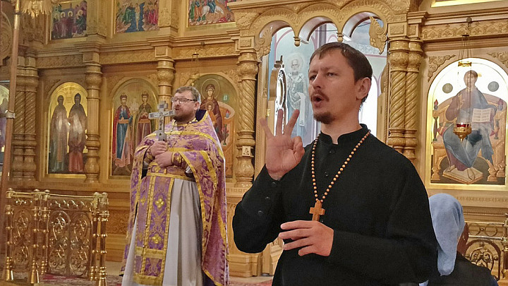 Во Владимирской епархии впервые прошла литургия с сурдопереводом