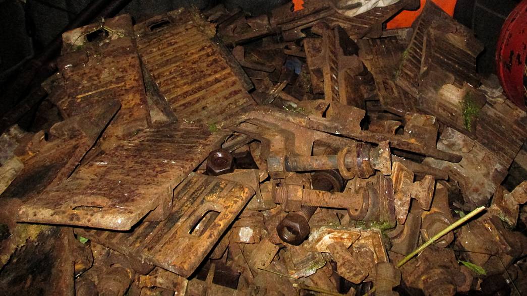 Жители Мурома украли полтонны металла с железной дороги