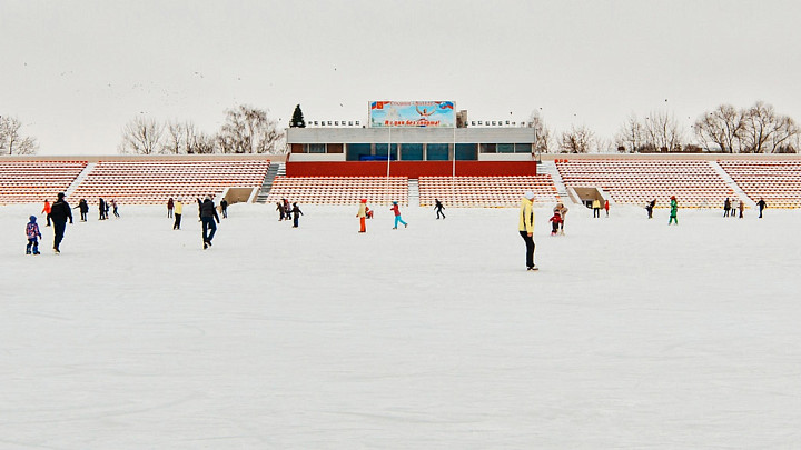 На стадионе «Лыбедь» залили самый большой в городе каток