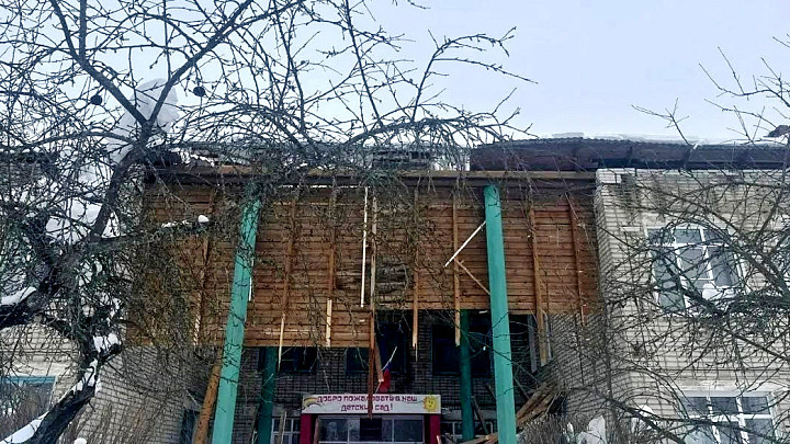 Тяжести снега не выдержала крыша детского сада
