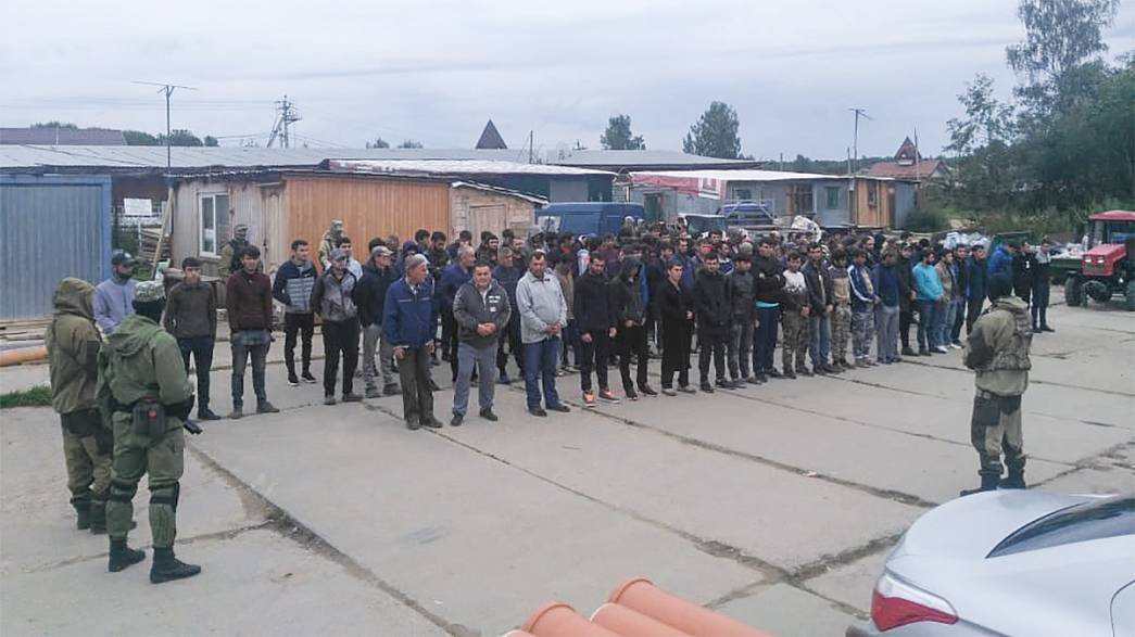 На строителей «мигрантских гаражей» в Александровском районе завели уголовное дело