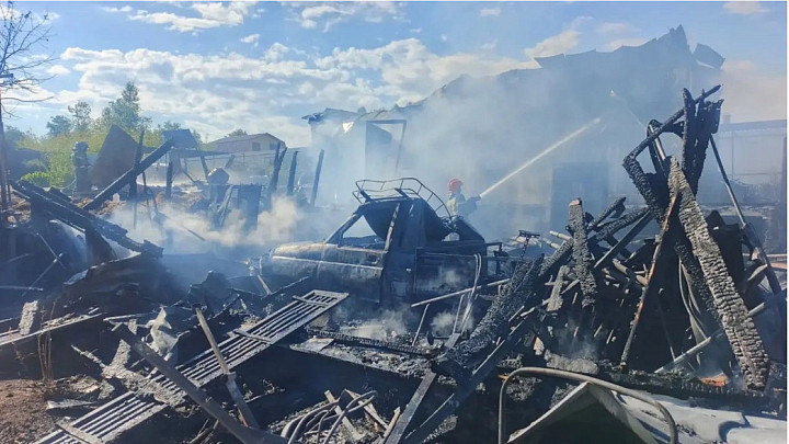 Во Владимирской области полностью выгорело крестьянское хозяйство