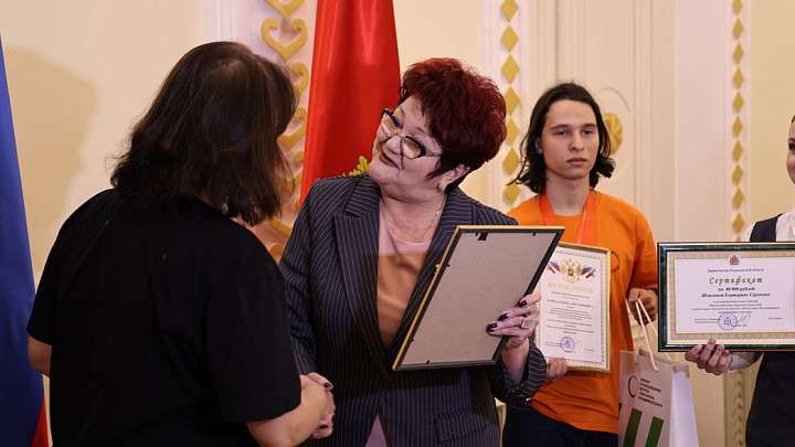 Победителям и призёрам всероссийских чемпионатов профмастерства вручили награды