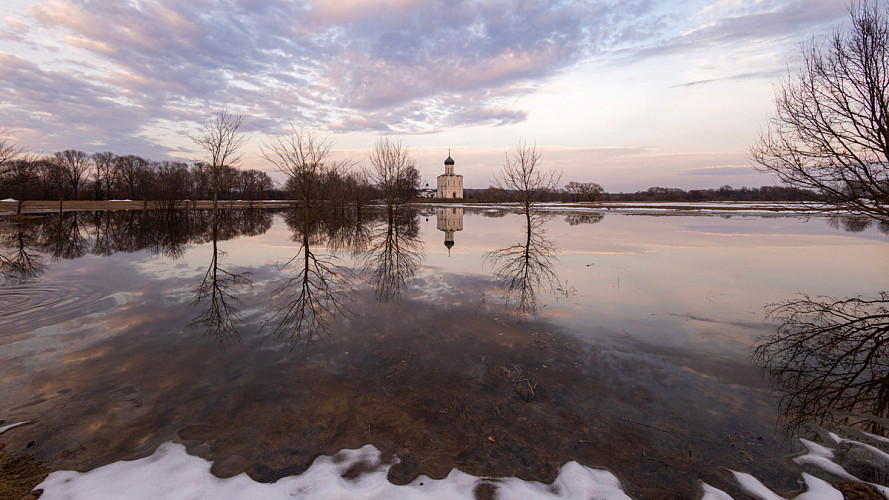 Любителей водных прогулок к шедевру белокаменного зодчества ждут в МЧС