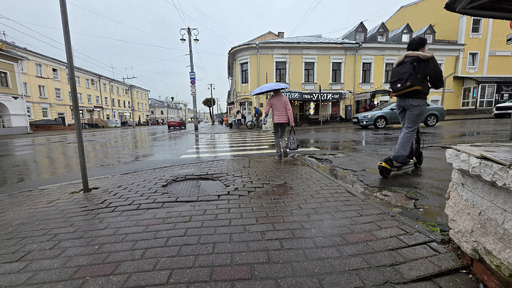 Стало известно, кто будет ремонтировать тротуары по всему центру Владимира