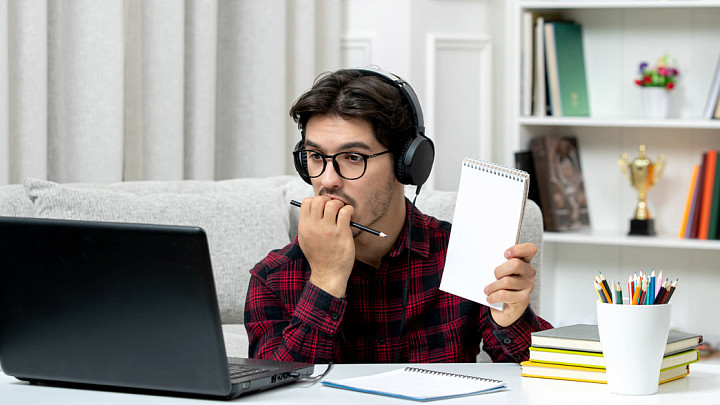 На экзамене в ГАИ поймали «шпиона» с микрокамерой