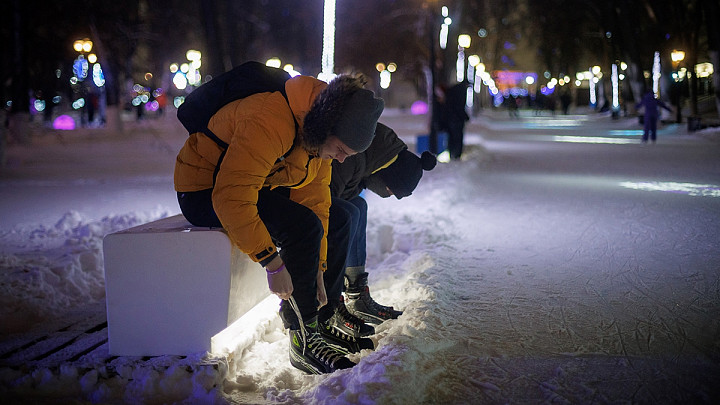 Каток в центре города Владимира, наконец, удалось залить льдом