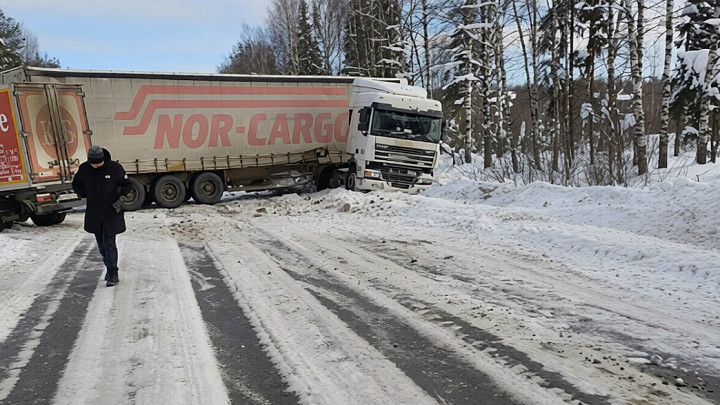 Какими методами прокуроры разгребали снежные завалы на федеральной трассе?