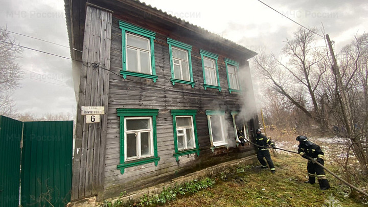 В Меленках осужден мужчина, оставивший без присмотра затопленную печь, в результате чего сгорели четыре квартиры