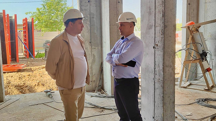 Заместитель губернатора посетил строительную площадку UNO