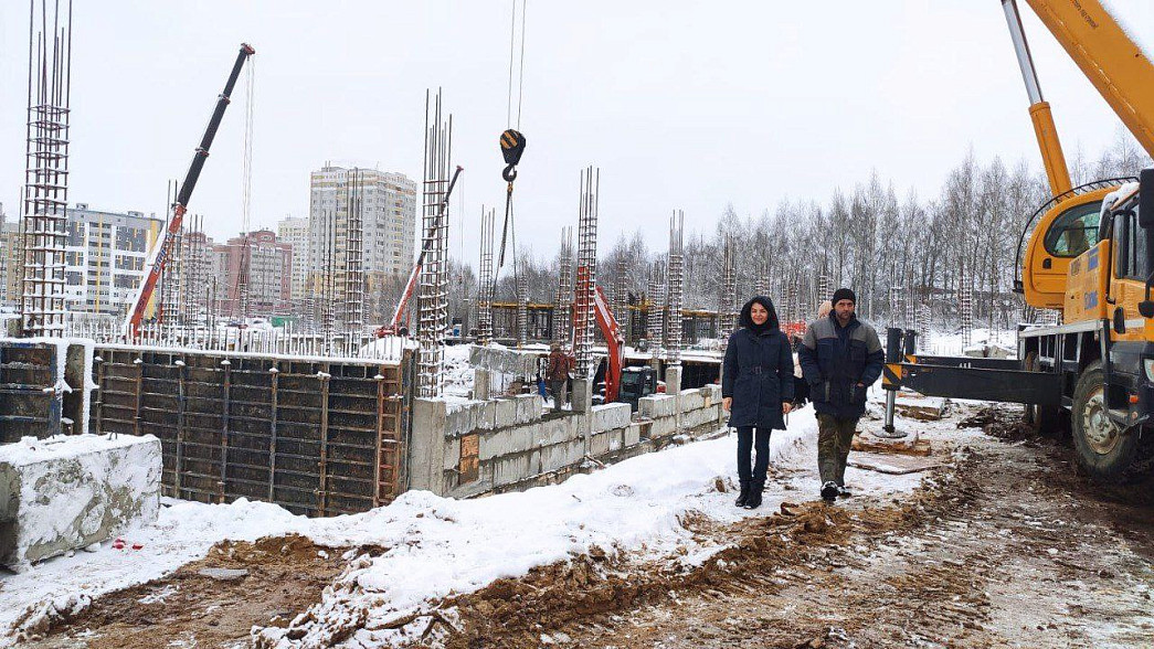 Власти Владимира проинспектировали строительство школы в микрорайоне Веризино
