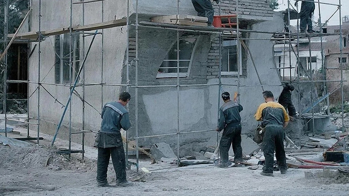 Женщина отсудила у строителя 2 миллиона рублей за отвалившуюся облицовку дома