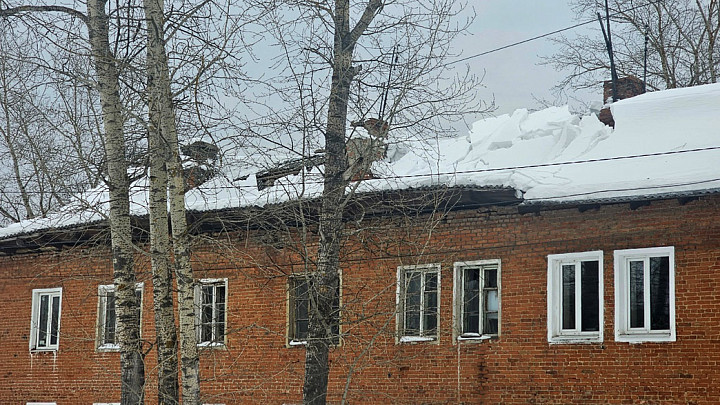 Во Владимирской области из-за снега обрушилась крыша еще одного дома
