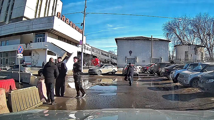 Гастарбайтеры прославились неадекватным поведением во владимирском такси