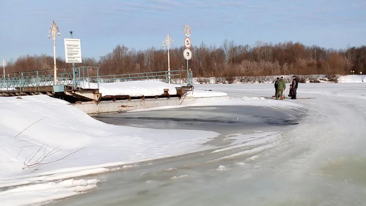 Уже второй город Владимирской области пилит лед на Клязьме