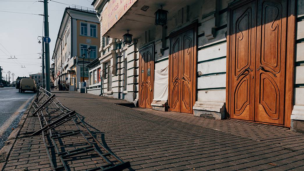 На восстановление Владимирского областного театра кукол, в фасад которого врезался внедорожник Subaru Forester, уйдет около 3 недель