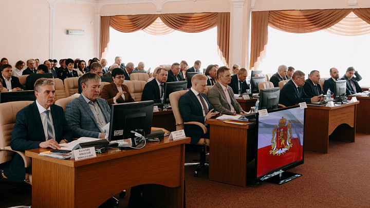 Депутаты обсуждают ситуацию в лесах и принимают наказы избирателей