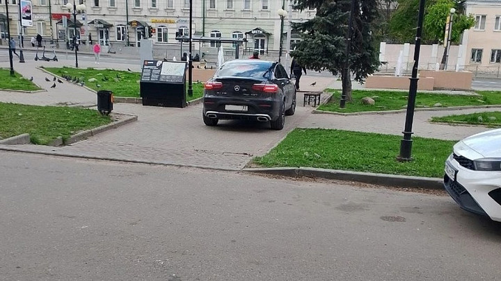 Мэрия накажет водителя, совершившего акт вандализма на Вокзальном спуске