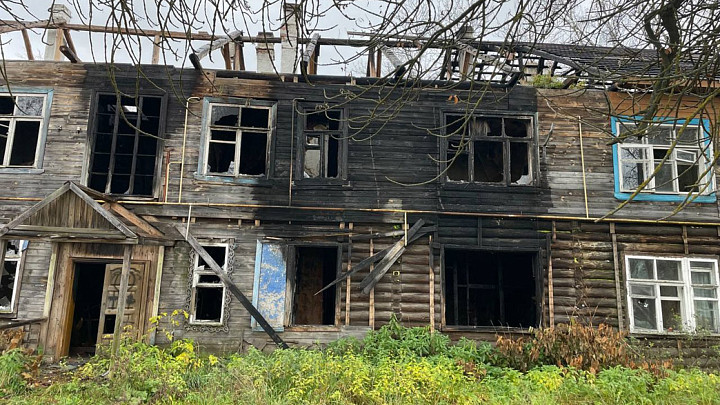 Власти не хотят сносить дом, который признали аварийным девять лет назад