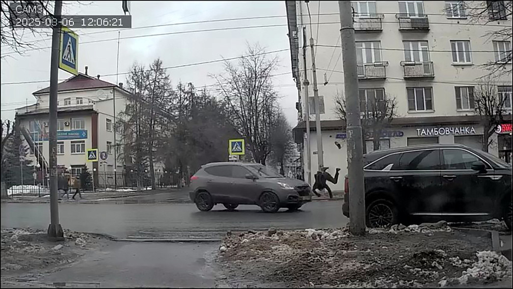 19-летний водитель автомобиля  Hyundai сбил своего ровесника на пешеходном переходе