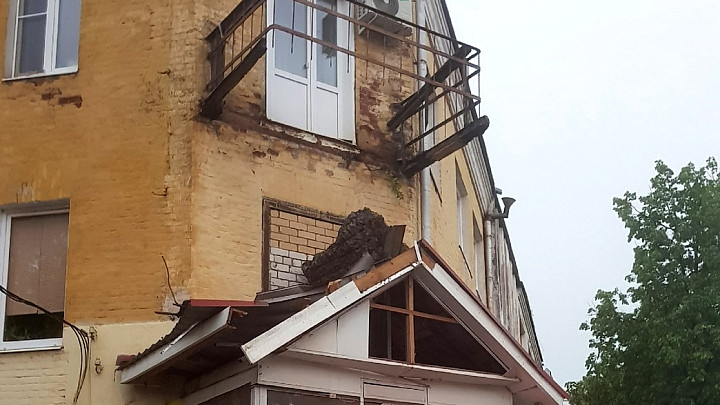 В Коврове обрушился балкон жилого дома. Гроза тут ни при чем