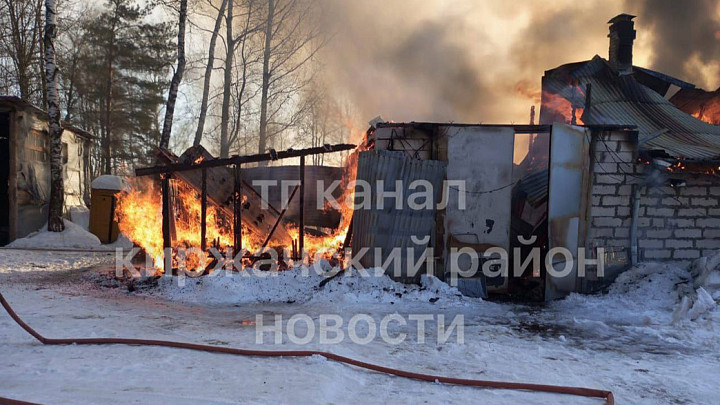 Огонь уничтожил конюшню в клубе «ХорсиЯ»