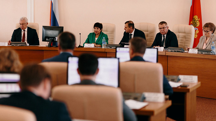 ЗакСобрание принимает региональный бюджет и повышает штрафы за безбилетный проезд