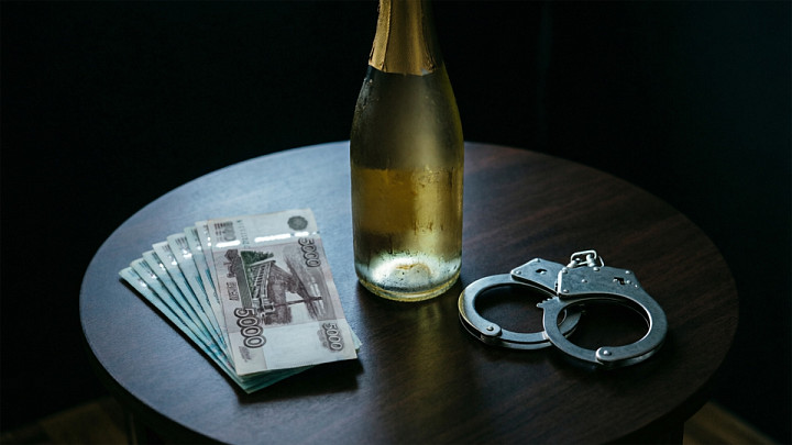 Гражданин Азербайджана попытался подкупить полицейского 50 тысячами рублей и бутылкой шампанского
