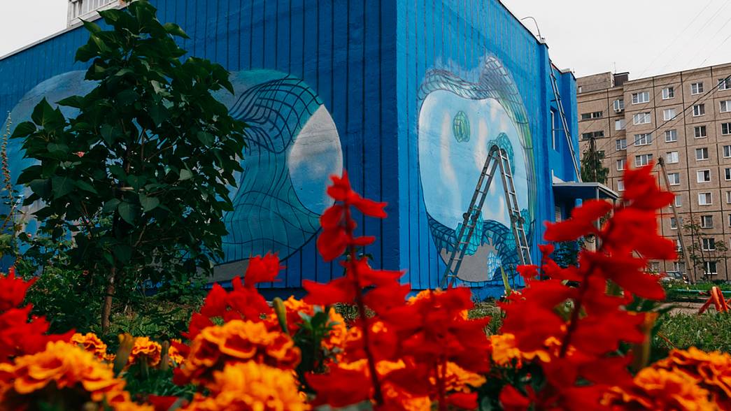 Во Владимире известный питерский художник Виктор Сплэш превращает рядовой тепловой пункт в 3D арт-объект