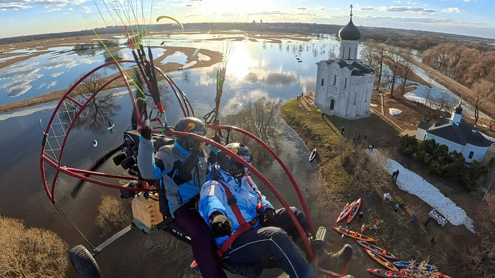 Велосипедисты, байдарочники, планеристы. Разлив никого не оставил равнодушным