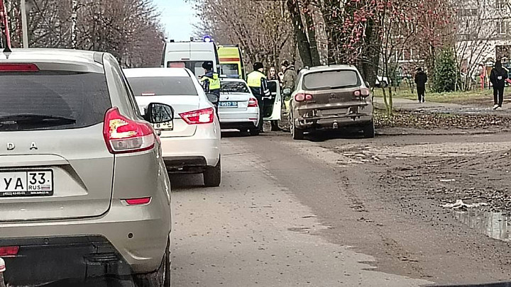 Водитель автомобиля Volkswagen сбил троих женщин, переходивших дорогу