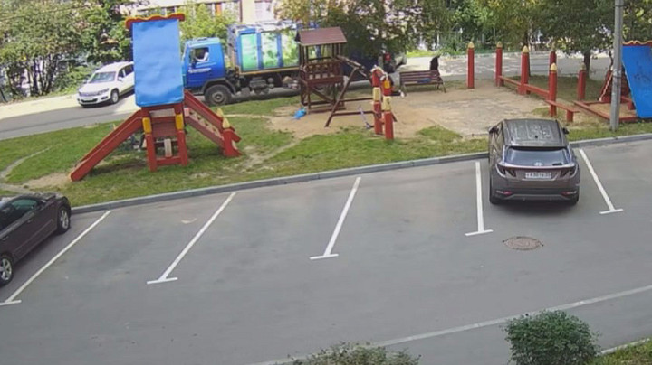 Водителя мусоровоза, задавившего бабушку, отправили в исправительный центр