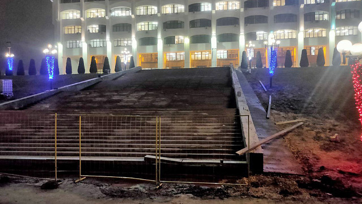 Лестницу к владимирскому Белому дому будут доделывать в новогодние каникулы