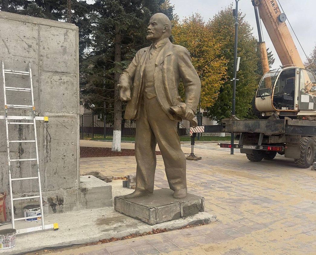 Бронзовый Ильич после реставрации вернулся на главную площадь города