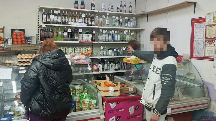 Во Владимирской области будут судить восемнадцатилетнего парня, ради веселья вовлекавшего несовершеннолетнего в пьянство