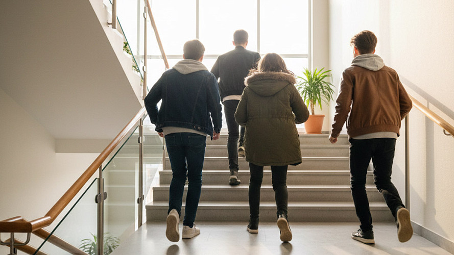 Избиение детей или справедливое наказание для юных вандалов?