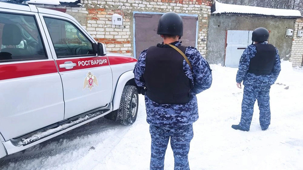 Силовики задержали двоих похитителей, удерживавших жертву в гараже