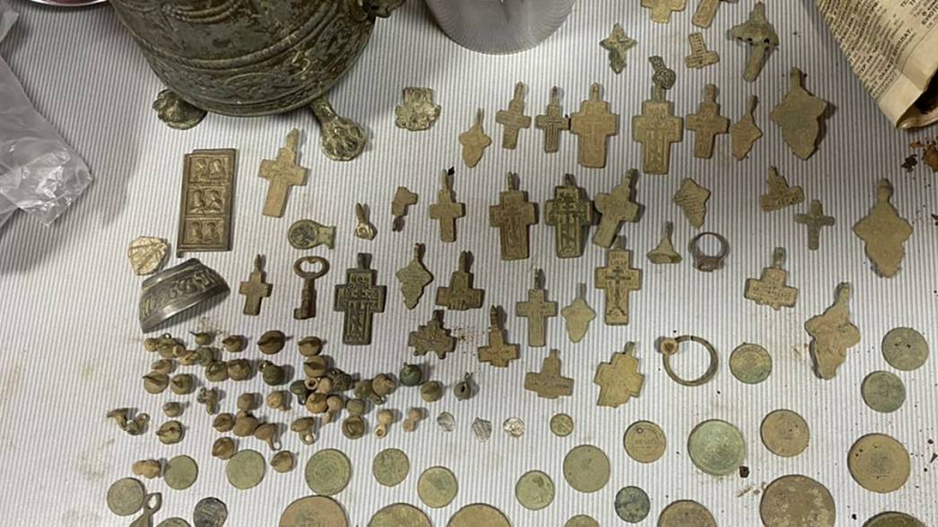 ФСБ изъяла у «черных копателей» во Владимирской области тысячу редких археологических находок