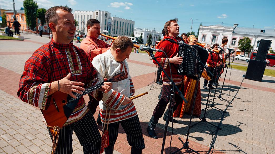 Владимирцев приглашают на массовые праздники: в центре города ждут любителей ремесел и фольклора, в парках будет весело семьям с детьми