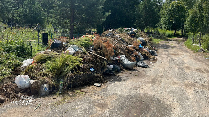 Кладбище освободили от куч мусора только после вмешательства прокуратуры