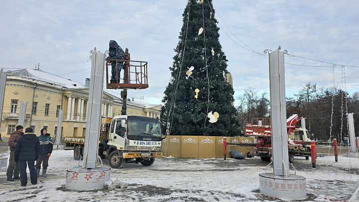 Главную новогоднюю елку города Владимира не успели установить вовремя