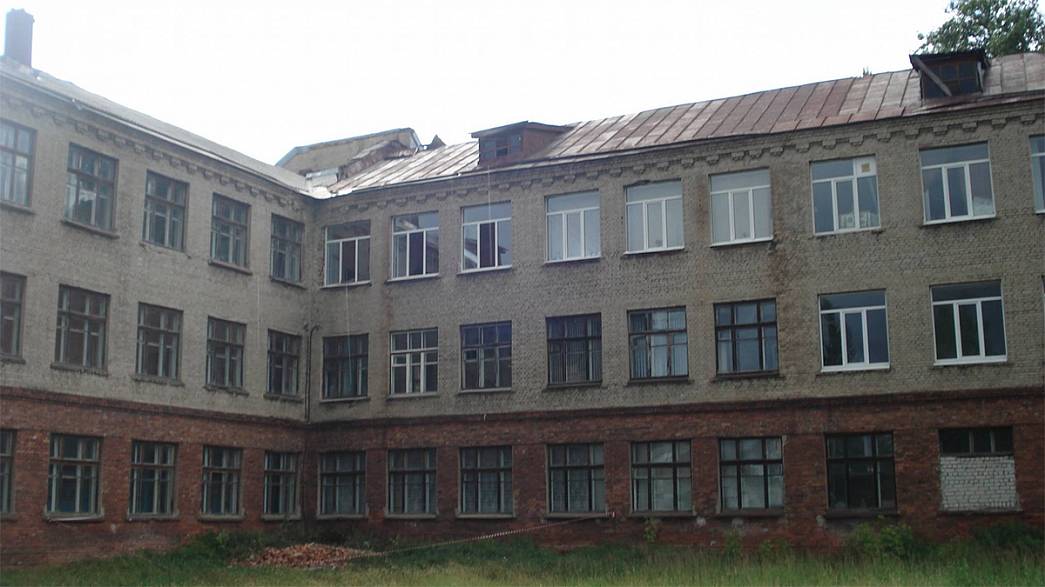 Школу-памятник бюрократического абсурда в Гусь-Хрустальном не откроют 1 сентября: в аварийном здании обрушился потолок