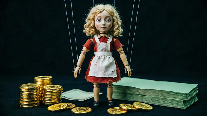 Лишенный родительских прав «отец» получил сотни тысяч рублей в виде выплат на дочь