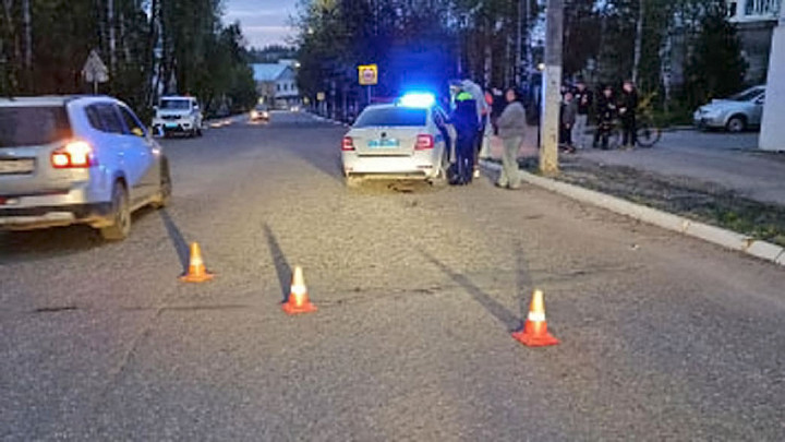 Двое подростков разбились на электросамокате. Видео