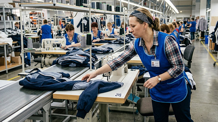 Фабрика заплатит швее за сломанные в конвейере пальцы