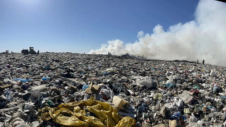 Во Владимирской области горит крупный мусорный полигон