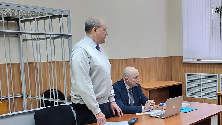 Контракт с находящимся под судом главой минздрава Валерием Янина не продлят