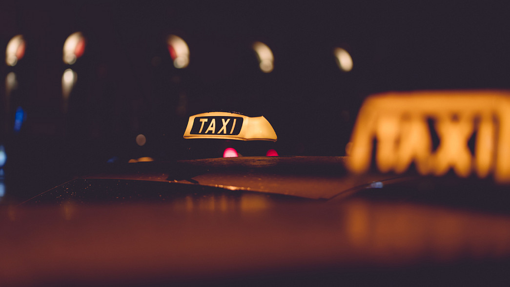 Владимирцы не только жалуются на цены на такси, но и дебоширят в чужих машинах
