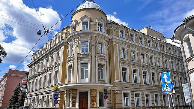 Зачем музею посольство в Москве