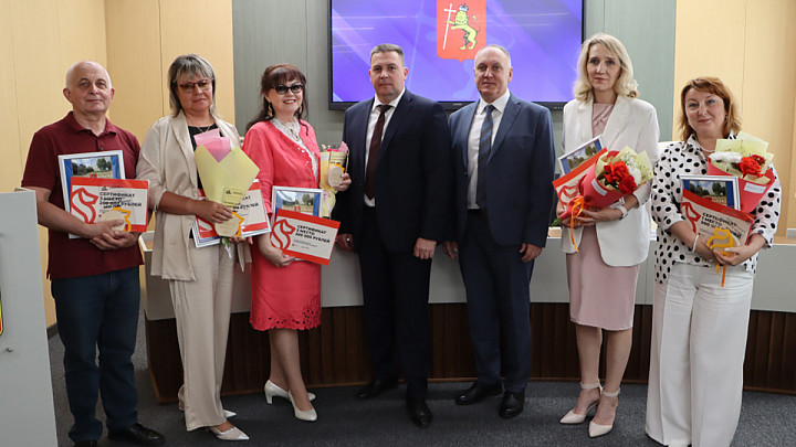 Во Владимире наградили победителей конкурсов проектов по развитию школ и детских садов